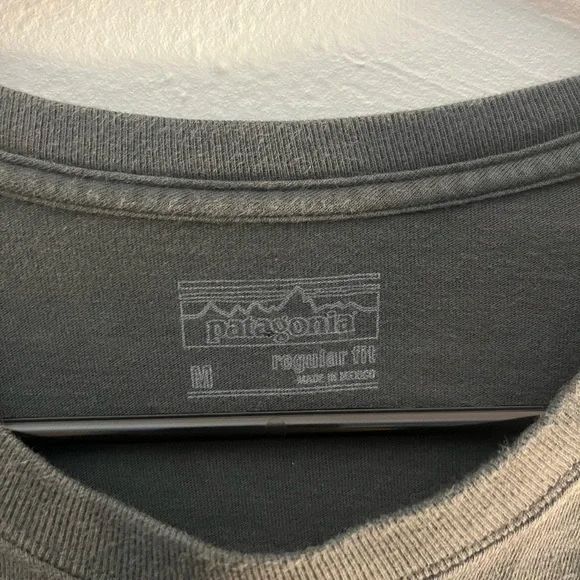 Patagonia Gray Regular Fit-Tee Shirt Size Mens‎ Medium - Picture 3 of 5